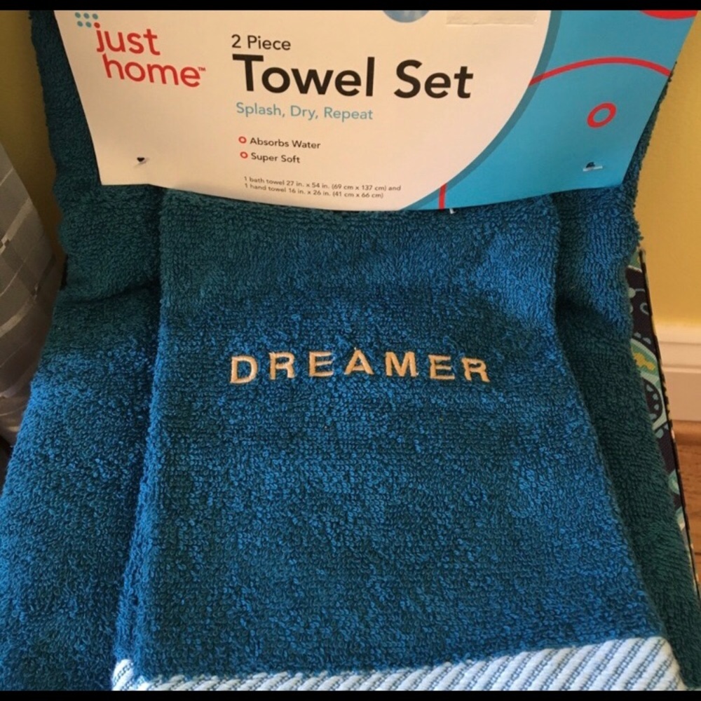 NWT Dreamer 🌟 Towel Set